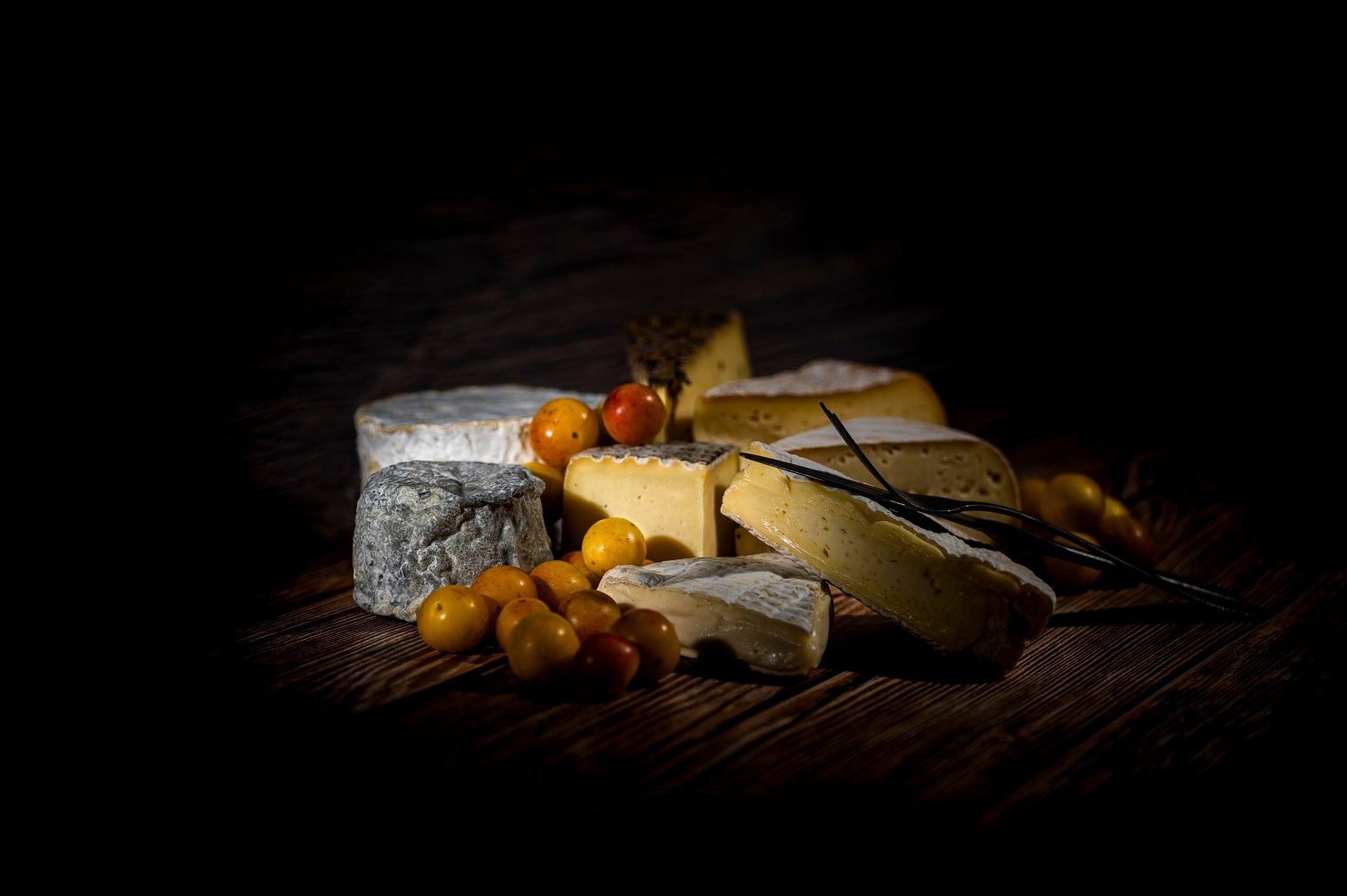 plateau de fromage et de mirabelles